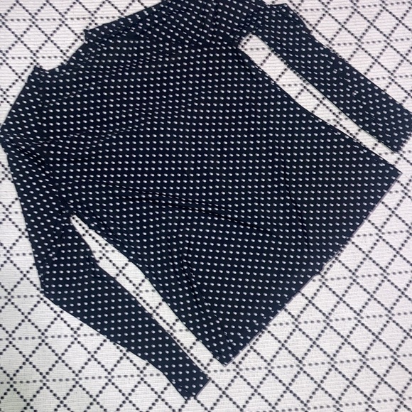 2 long sleeve rash guards - Picture 9 of 9